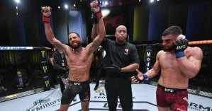 Боец UFC оторвал сопернику ухо