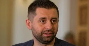 Арахамия получил отрицательный тест на COVID-19 и вышел из самоизоляции