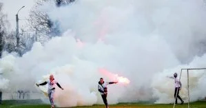 Полиция избила фанатов за беспорядки на футбольном матче