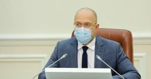 Шмыгаль предположил, когда в Украине стабилизируется ситуация с COVID-19