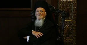 На Софийской площади верующие в ходе протеста сожгли чучело патриарха Варфоломея