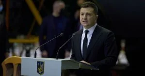 Зеленский поручил СБУ разобраться с нелегальными поставками COVID-вакцины в Украину