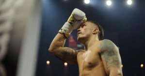 Усик примерил образ священнослужителя и вновь отметился оригинальным постом в соцсетях