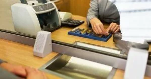 В Украине в 2020 году закрылось более 800 банковских отделений: какой банк делал это чаще всего