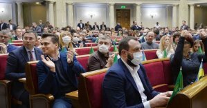 Разумков назвал неправильным, что нардепов не штрафуют за отсутствие масок