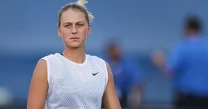 Украинская теннисистка активно тренируется на карантине