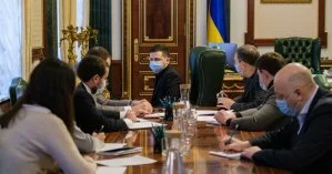 У Зеленского отметили медленный рост заболеваемости COVID-19 и проанализировали карантин