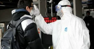 В Китае чиновники привязали пенсионера к дереву из-за нарушения карантина (видео)