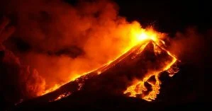 На Сицилии извергся самый крупный в Европе вулкан