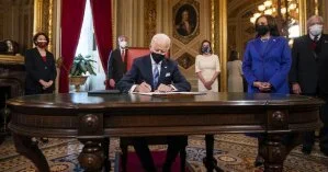 Байден после инаугурации подписал первые президентские указы