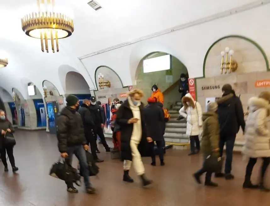 Падение в метро